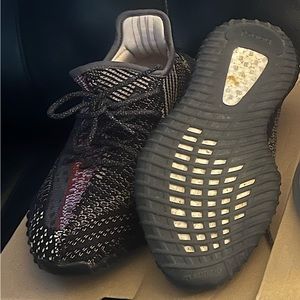 yeezy 350 yecheil (reflective) size 9